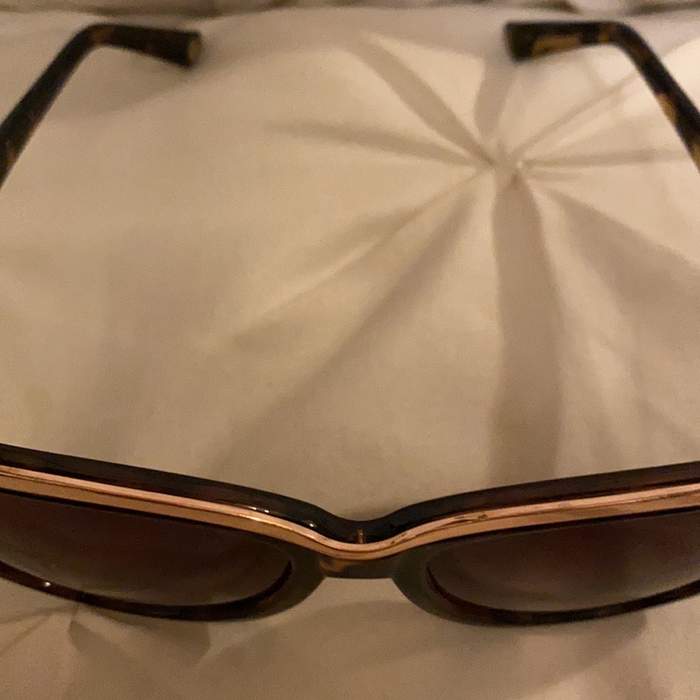 TORTOISE SHELL SUNGLASSES. NEW - Picture 2 of 3